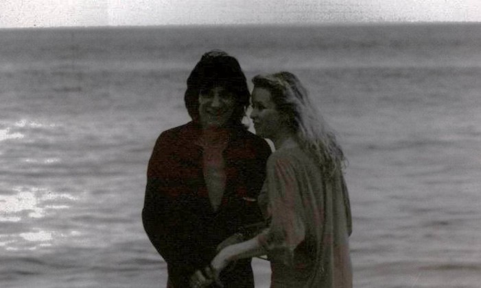 Ronnie e sua esposa, Jo, na Praia do Pepino Foto: Arquivo