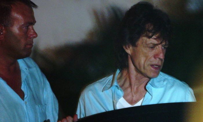 Jagger deixa a boate 00 Foto: André Coelho / Arquivo