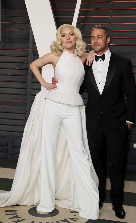 Lady Gaga e o noivo, Taylor Kinney Foto: DANNY MOLOSHOK / REUTERS
