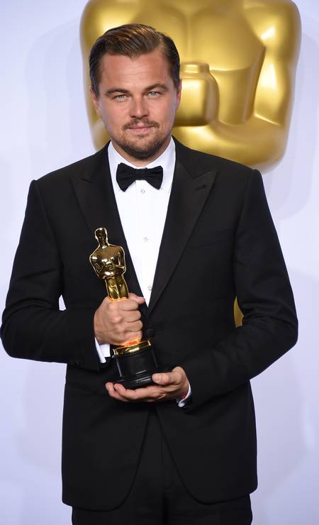 Leonardo DiCaprio posa com o Oscar por seu desempenho no filme "O regresso" Foto: Jordan Strauss / Jordan Strauss/Invision/AP