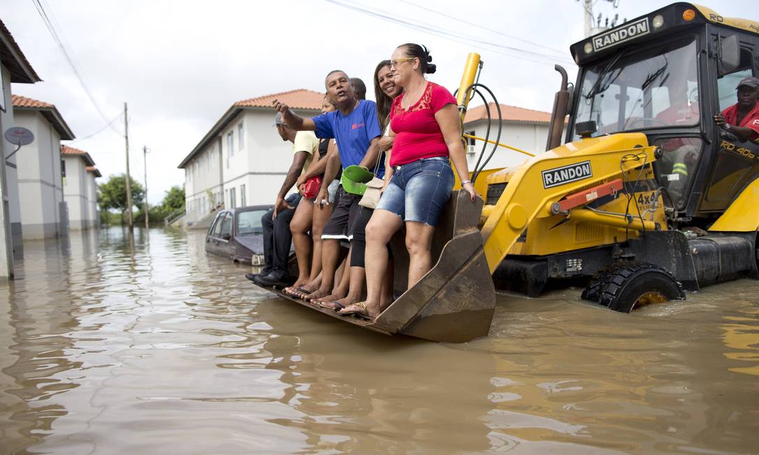 No dia seguinte ao temporal, cerca de 1,3 mil moradores ficam sem