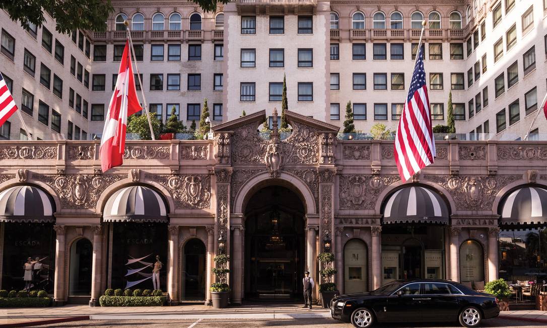 O Beverly Wilshire, hotel da rede Four Seasons onde foram gravadas cenas com Julia Roberts e Richard Gere do filme "Uma linda mulher" em Los Angeles Foto: Don Riddle / Divulgação