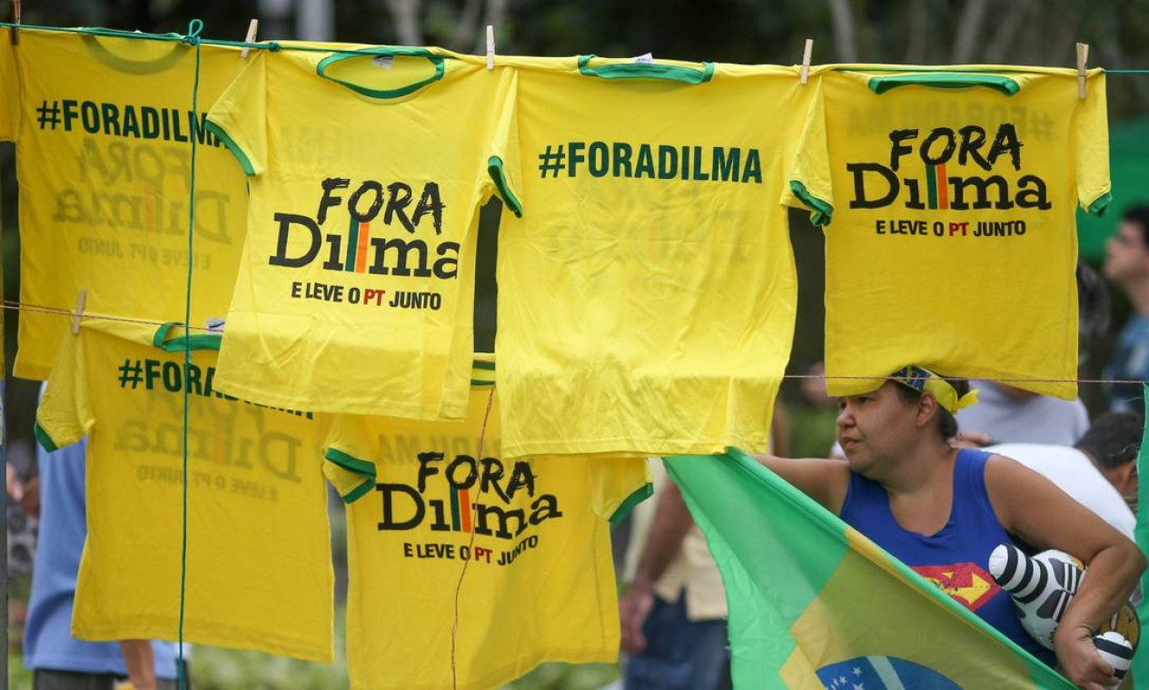 Protesto na Av Paulista a favor do Impeachment da Presidente Dilma Roussef Foto: Pedro Kirilos / Agência O Globo