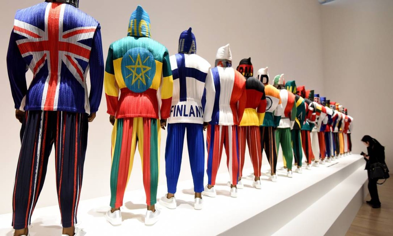 Exposição com a moda de Issey Miyake é inaugurada em Tóquio