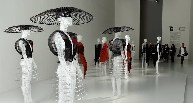 Exposição com a moda de Issey Miyake é inaugurada em Tóquio