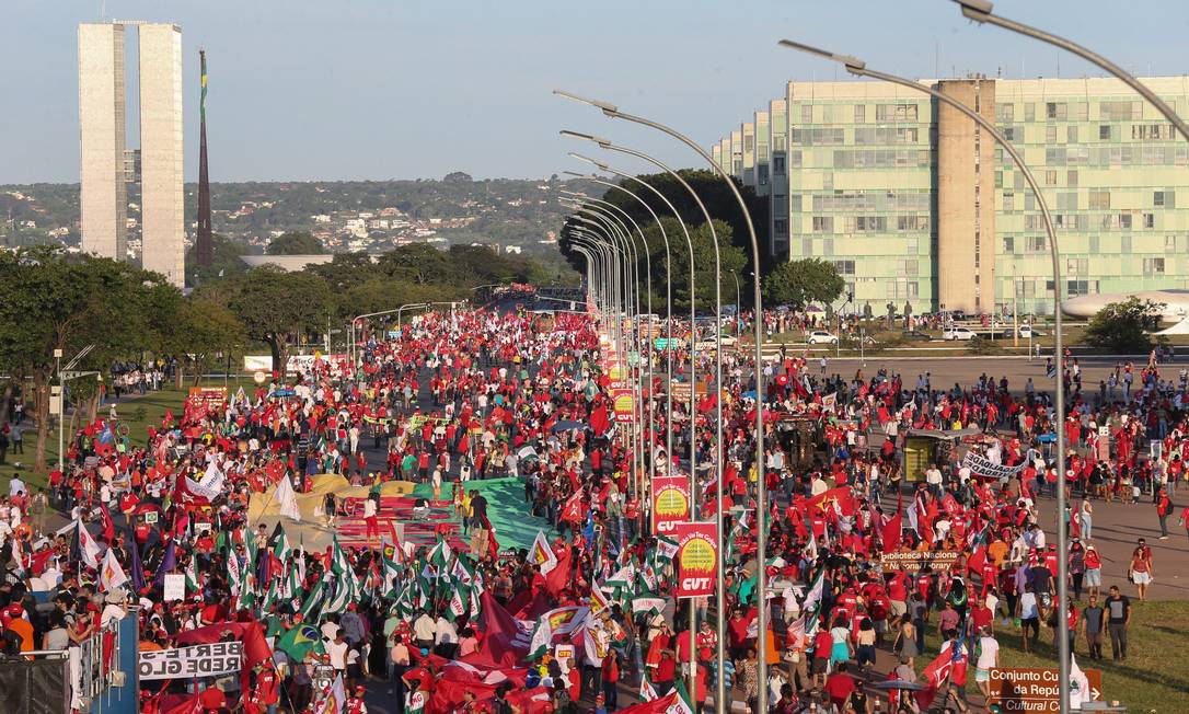 Evangélicos no Brasil - do impeachment de Dilma Rousseff ao tempo