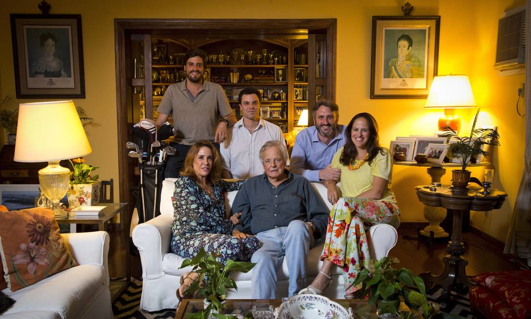 Três gerações dos Orleans e Bragança levam o golfe a sério - Jornal O Globo
