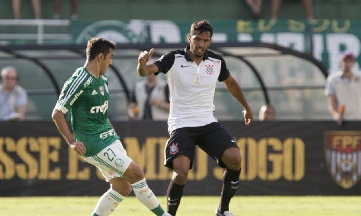 Prass pega pênalti e Palmeiras vence o Corinthians - Jornal O Globo