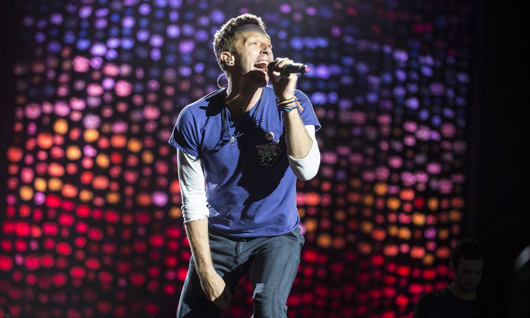 O vocalista Chris Martin, à frente do Coldplay, no último dia 31, no show que abriu a turnê do disco “A head full of dreams”, em Buenos Aires Foto: Beto Landoni / Divulgação