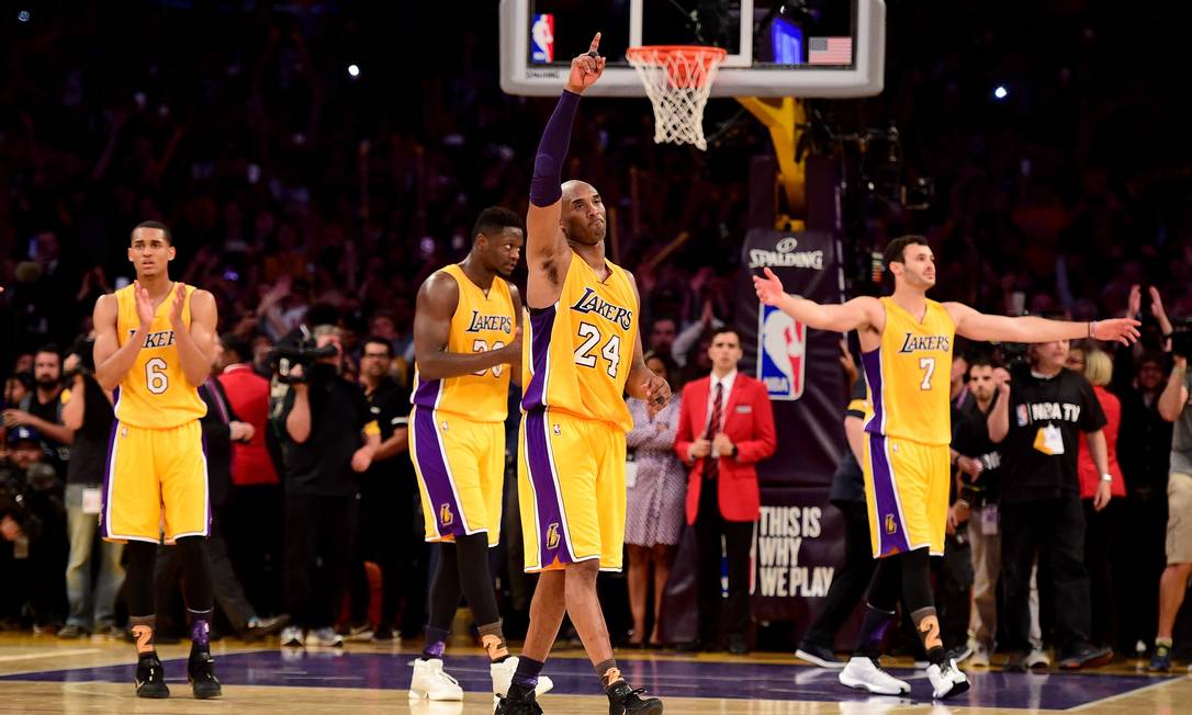Kobe Bryant se despede do basquete com 60 pontos e vitória do