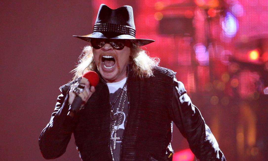 AC/DC anuncia substituição de Brian Johnson por Axl Rose - Jornal O Globo