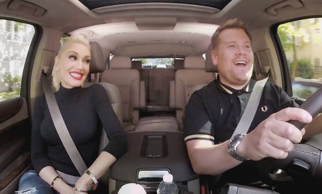 Clooney e Julia Roberts ajudam Gwen Stefani em karaokê Jornal