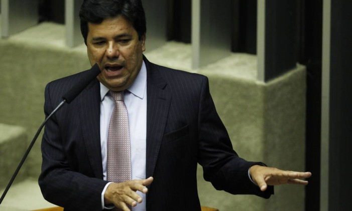 
O deputado Mendonça Filho (DEM-PE) é cotado para assumir o Ministério da Educação
Foto: Jorge William/ Agência O Globo / 25-11-2014