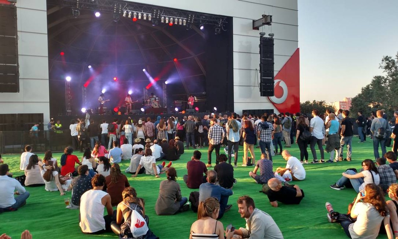 Após turnê pelos EUA Boogarins fecha palco do Rock in Rio Lisboa Jornal O Globo