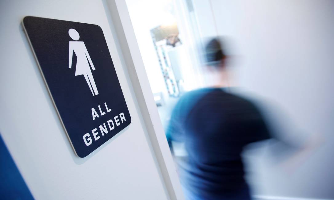 Nova lei nos EUA obriga trans a usar banheiro conforme gênero de
