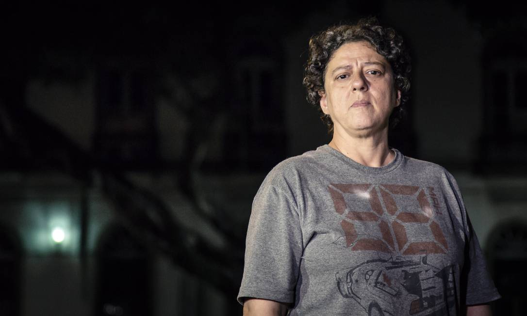 
A advogada e ativista feminsita Eloisa Samy: “Não assinei nenhum contrato de cessão de direitos autorais” Foto:
Leo Martins
/
Agência O Globo
