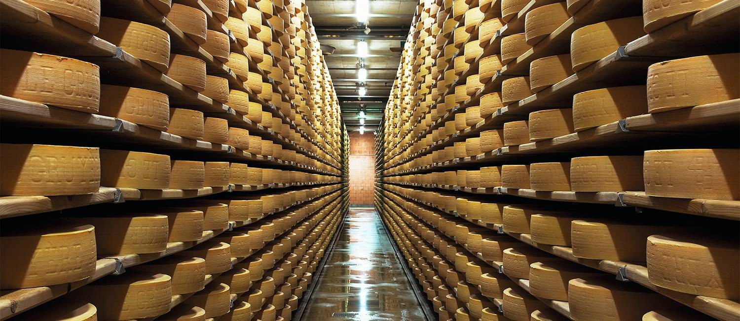 Fábrica de queijos na cidade de Gruyères, na Suíça Foto: Swiss-Image.ch/Divulgação