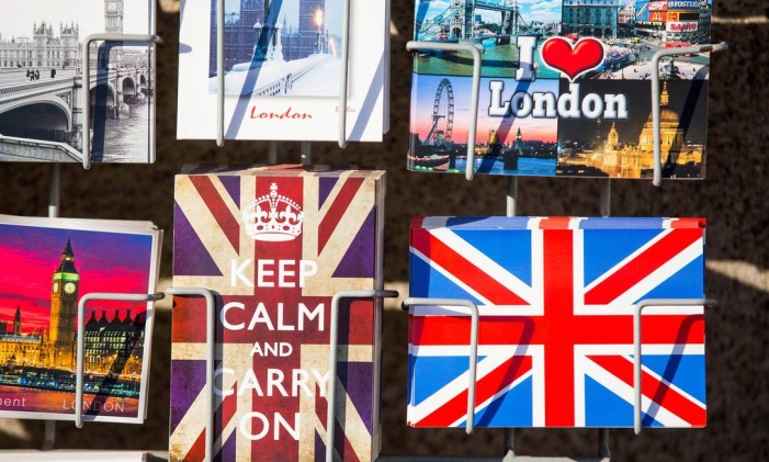 Cartões postais típicos do Reino Unido à venda em Londres. Brexit. Foto: Jason Alden/Bloomberg / Jason Alden/Bloomberg