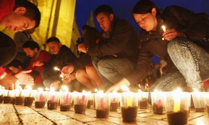 Vigília pela paz em Bogotá em maio de 2014 Foto: John Vizcaino / REUTERS