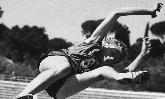 Jogos Olímpicos 84 : Jogos Olímpicos De Verão De Salto Alto Em 1984 Los  Angeles Serie Circa Imagem Editorial - Imagem de retro, postmark: 213082465