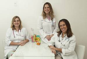 
As pediatras Flavia Bello (à esquerda), Cristiana Meirelles e Cristina Makarenko
Foto: Analice Paron / Agência O Globo