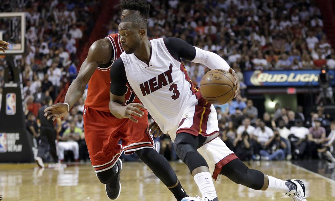 Dwyane Wade deixa o Miami Heat e vai jogar no Chicago Bulls - Jornal O ...