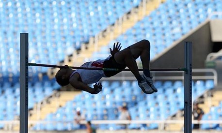 Atleta durante uma competição do salto em altura Foto: Alexandre Cassiano