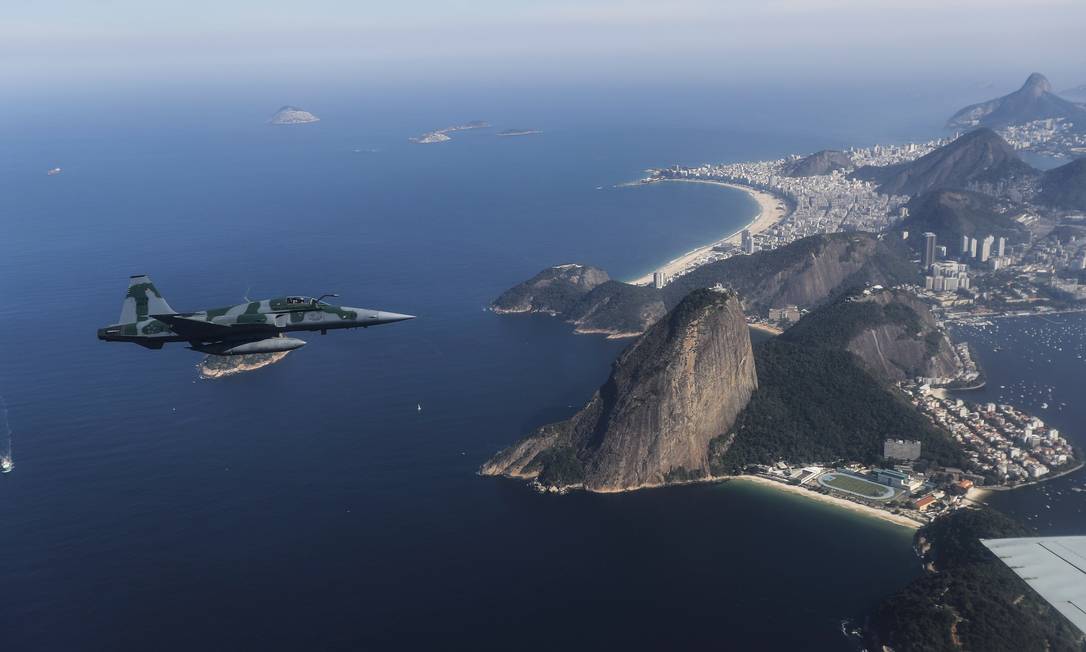 Simulação mostra como caça pode abater avião suspeito durante Jogos -  Jornal O Globo