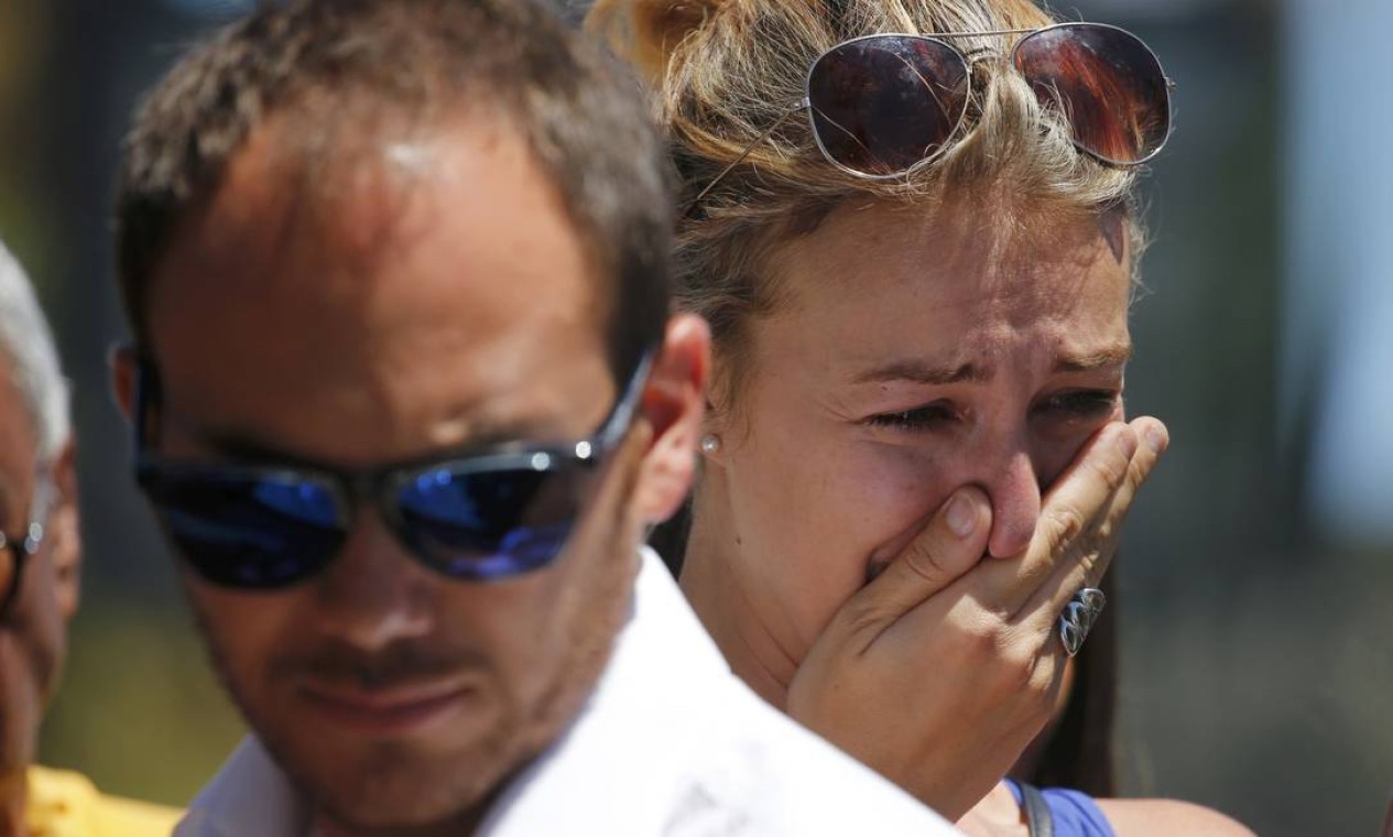 Tristeza e comoção marcam a homenagem às vítimas do atentado que deixou pelo menos 84 mortos em Nice, no Sul da França, no dia 14 de julho Foto: PASCAL ROSSIGNOL / REUTERS