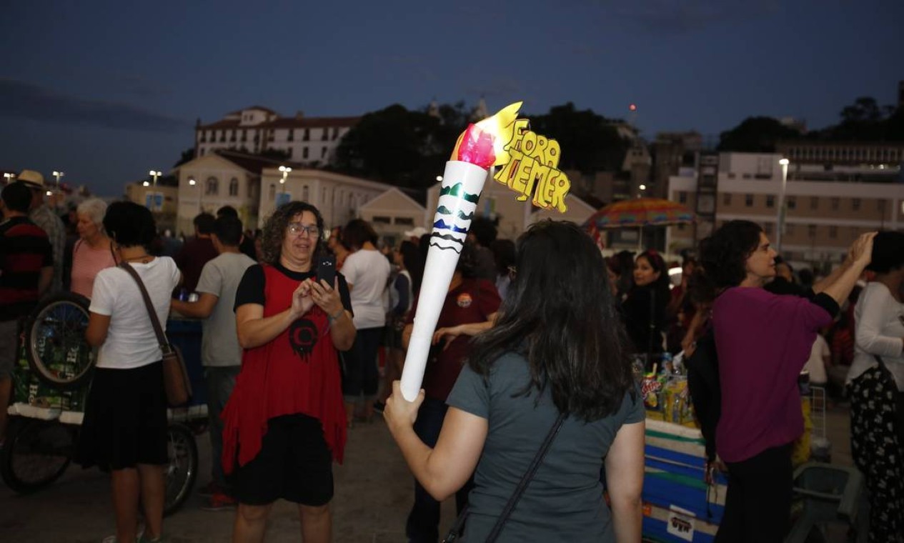 Tocha olímpica em protesto contra Temer Foto: Bárbara Lopes / Agência O Globo