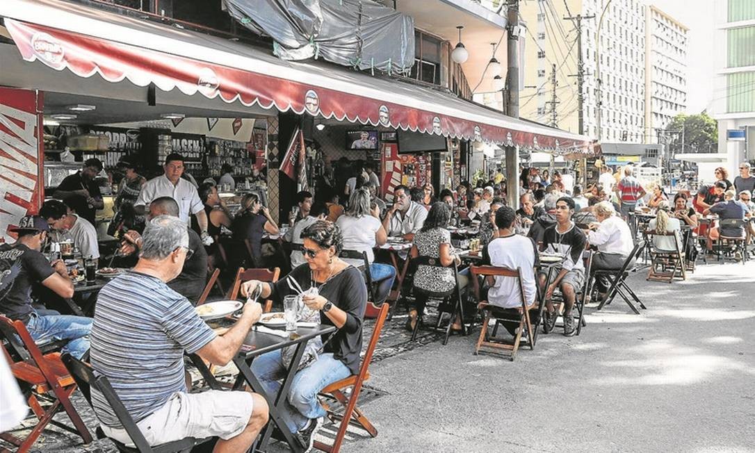 Praça Mauá agora tem restaurantes cheios até no fim de semana - Jornal ...