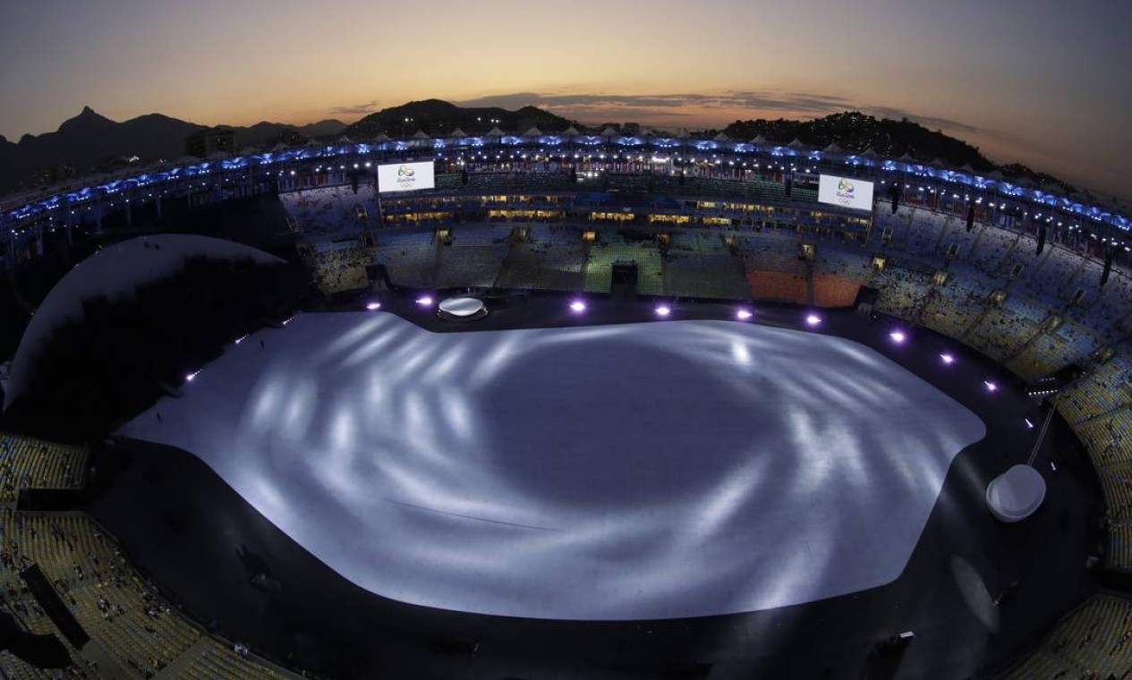 Uma imagem de grande beleza. Beleza, aliás, é o que sobra no Rio de Janeiro da Olimpíada Foto: Morry Gash / AP