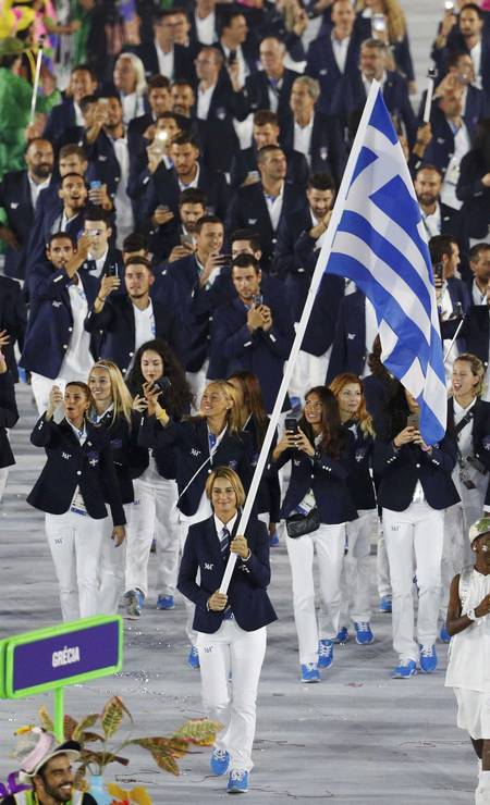 Mais da Grécia: a porta-bandeira Sofia Bekatorou Foto: STOYAN NENOV / REUTERS
