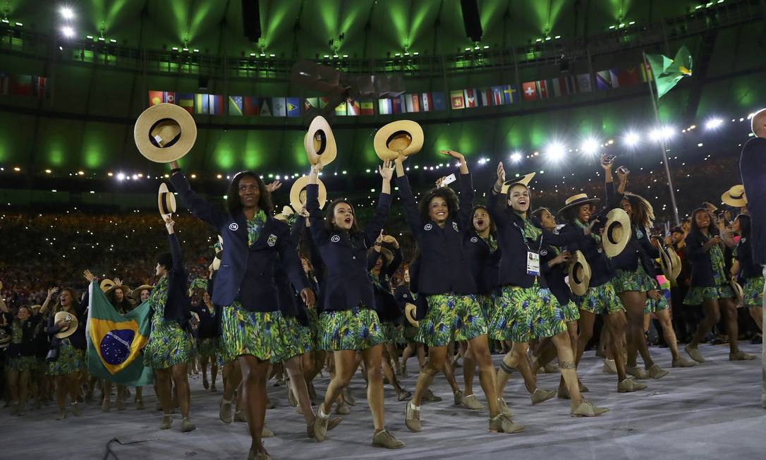 Atletas brasileiras dão um show de animação e simpatia na abertura dos Jogos Foto: KAI PFAFFENBACH / REUTERS