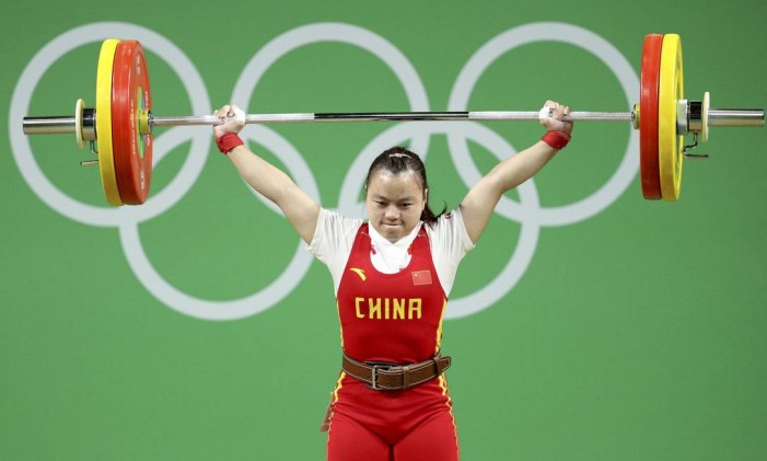 Li Yajun. recorde olímpico no arranque Foto: STOYAN NENOV / REUTERS