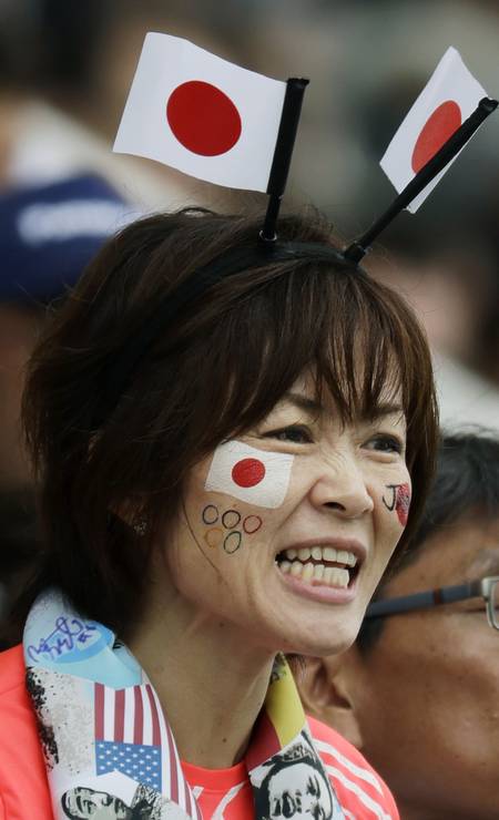 A japonesa mostra apoio ao país de todas as formas Foto: Eduardo Verdugo / AP