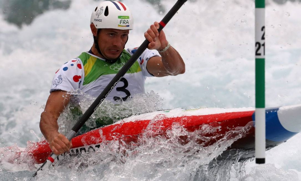 O francês Sebantien Combot ficou em 8º lugar na prova de canoagem slalom Foto: Marcelo Carnaval / Agência O Globo
