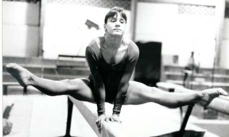 Apresentação. Luísa Parente se exercita na barra: pioneira na ginástica artística, com um 35º lugar na classificação geral individual, em Seul-1988 Foto: Reprodução