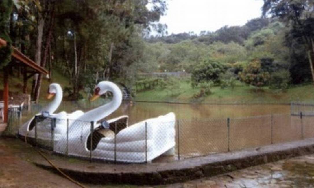 Dois pedalinhos que ficam estacionados no lago do sítio trazem os nomes de dois netos do ex-presidente: Pedro e Arthur Reprodução / Polícia Federal