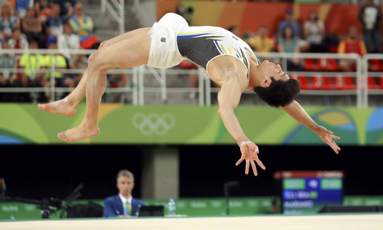 Arthur Nory foi o quinto a entrar no tablado da Arena Olímpica do Rio na tarde deste domingo Foto: MIKE BLAKE / REUTERS