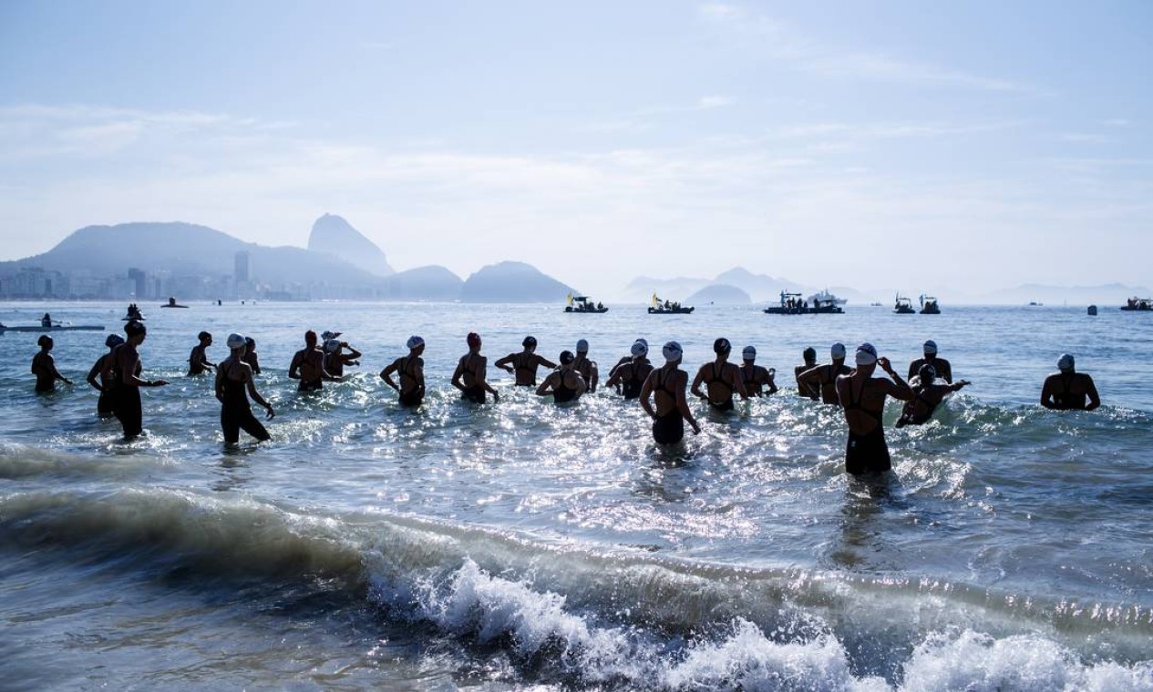 Hora de disputa no mar, com as maravilhas do Rio como cenário Foto: Daniel Marenco / Agencia O Globo / Agência O Globo