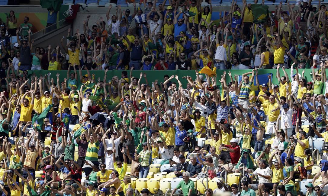 File:Futebol feminino olímpico- Brasil e Suécia no Maracanã