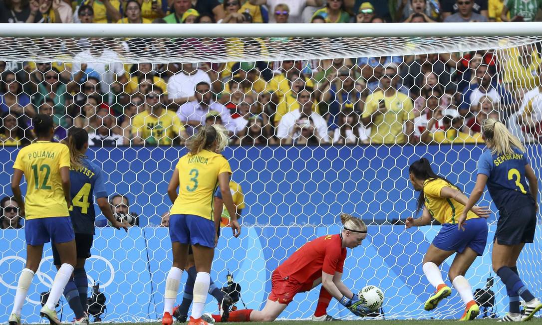 File:Futebol feminino olímpico- Brasil e Suécia no Maracanã