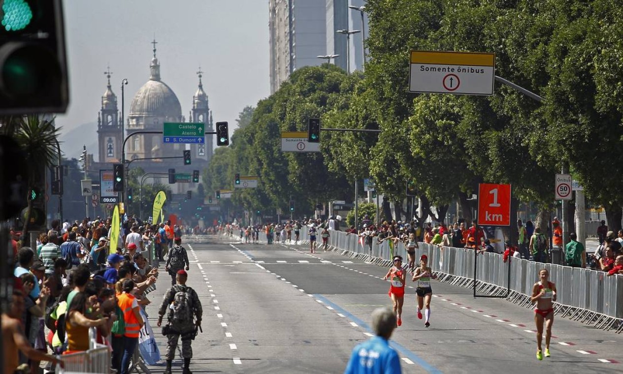 Centro E Maracanã Já Têm Diversas Ruas Interditadas Para Maratona