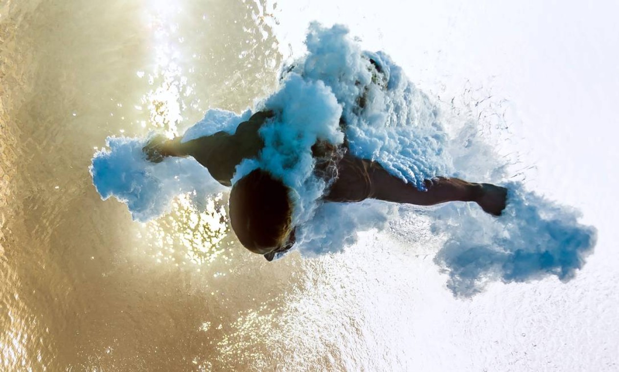 Na foto, Maicol Verzotto, da Itália, após saltar da plataforma 10m Foto: FRANCOIS XAVIER MARIT / AFP