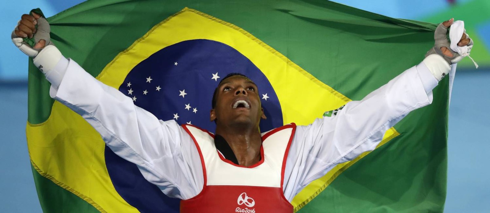 Maicon Siqueira comemora após conquistar a medalha de bronze Foto: Robert F. Bukaty / AP