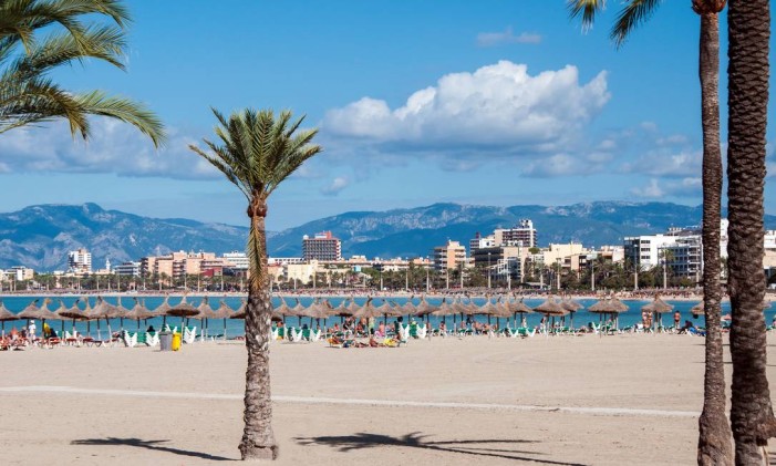 Playa de Palma, em Palma de Mallorca, na Espanha Foto: NaLha / Getty Images/iStockphoto/Booking.com/Divulgação