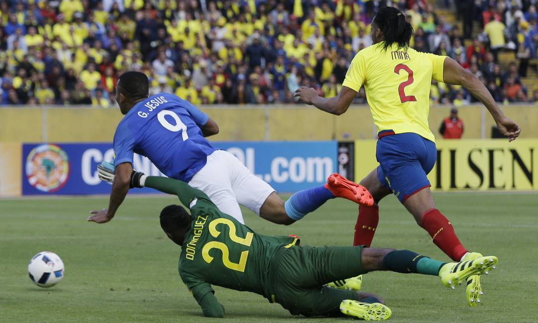 Com dois de Gabriel Jesus, Brasil bate Equador na estreia de Tite