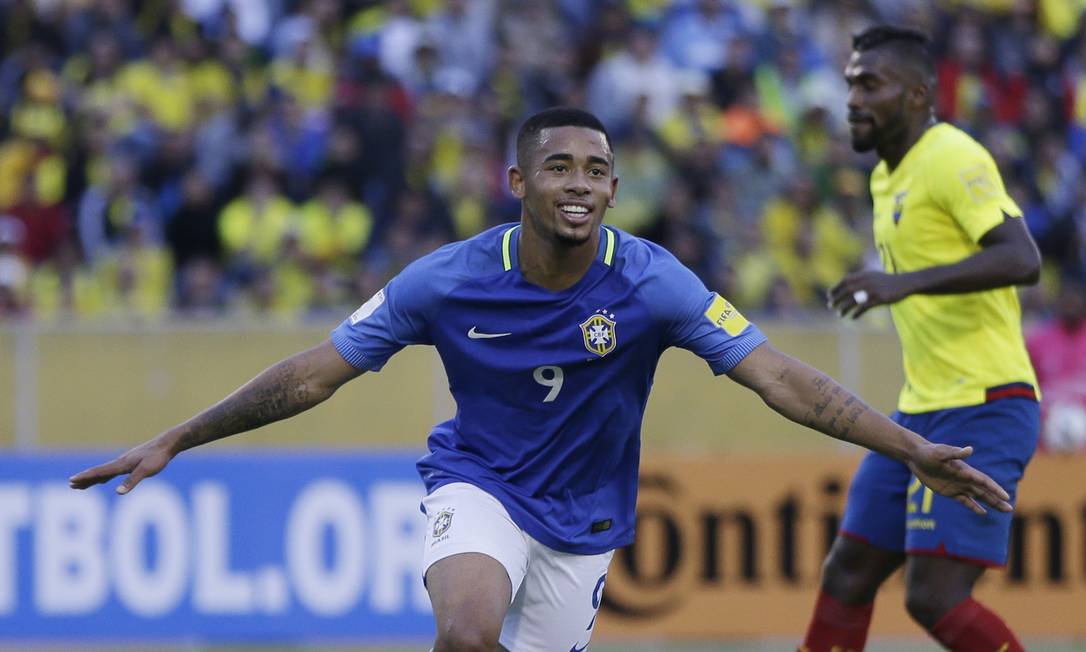 Com dois de Gabriel Jesus, Brasil bate Equador na estreia de Tite