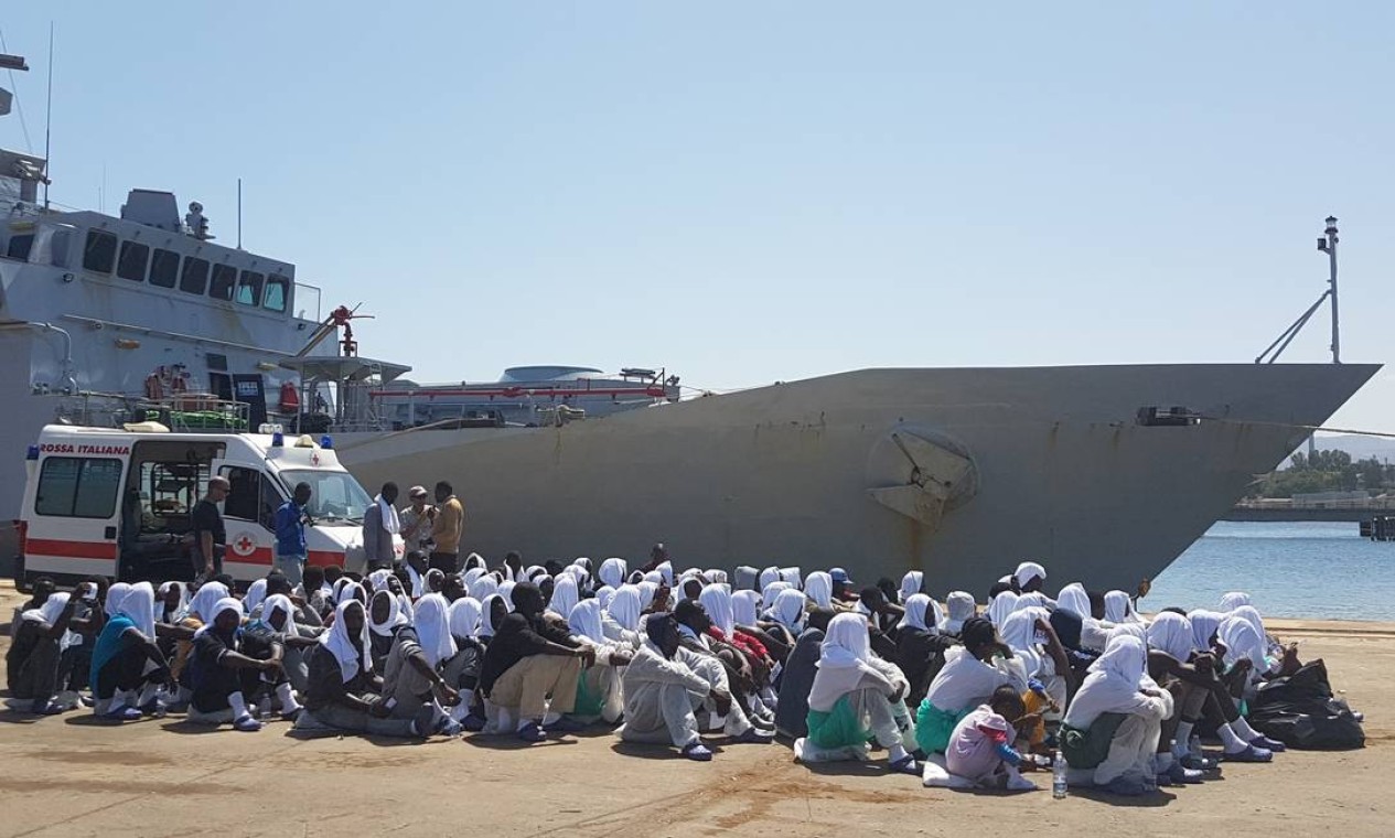 Ativistas denunciam que tratamento a salvos no Mediterrâneo é de 'controle, e não de assistência' Foto: Adriana Carranca